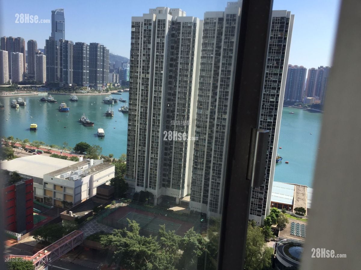 Greenview Court Sell 3 Bedrooms , 2 Bathrooms 703 ft²
