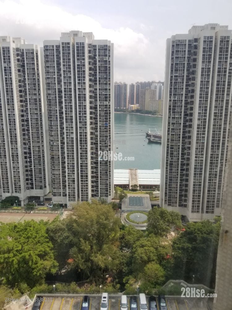 Greenview Court Sell 3 Bedrooms , 2 Bathrooms 703 ft²