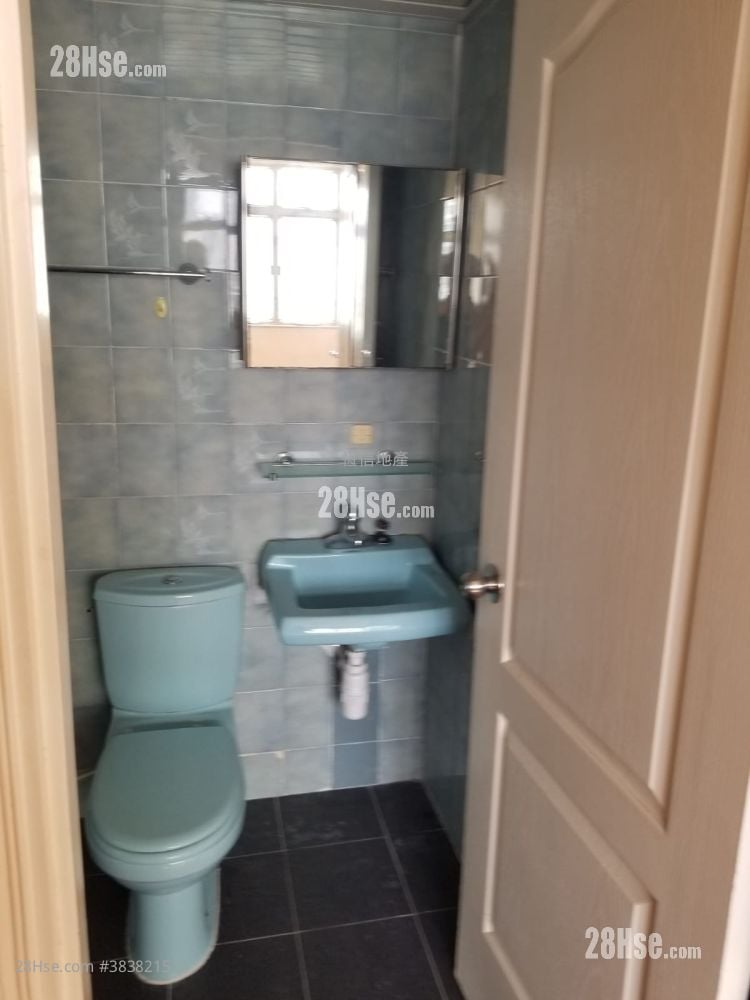 Greenview Court Sell 3 Bedrooms , 2 Bathrooms 703 ft²