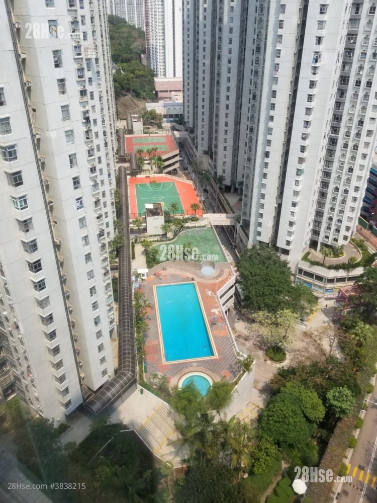 Greenview Court Sell 3 Bedrooms , 2 Bathrooms 703 ft²