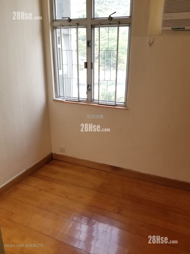 Greenview Court Sell 3 Bedrooms , 2 Bathrooms 703 ft²