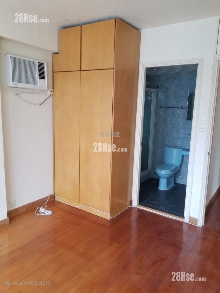 Greenview Court Sell 3 Bedrooms , 2 Bathrooms 703 ft²