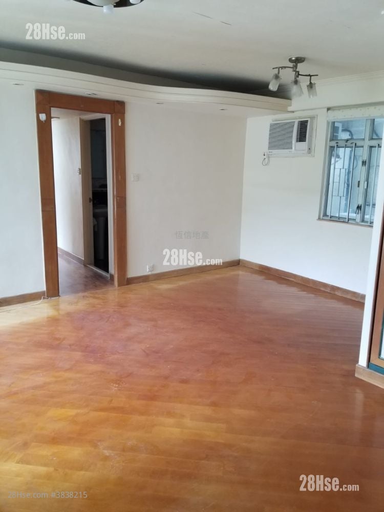 Greenview Court Sell 3 Bedrooms , 2 Bathrooms 703 ft²