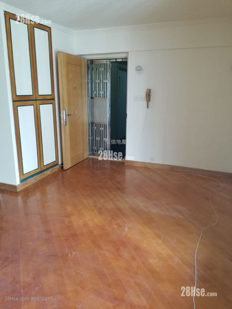 Greenview Court Sell 3 Bedrooms , 2 Bathrooms 703 ft²