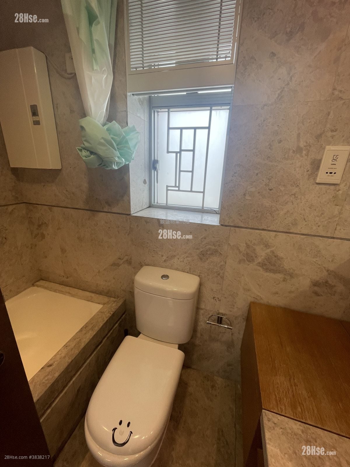 Billionnaire Royale Sell 3 Bedrooms , 2 Bathrooms 887 ft²