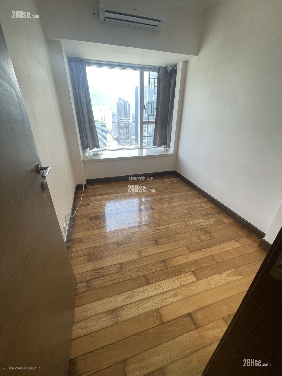 Billionnaire Royale Sell 3 Bedrooms , 2 Bathrooms 887 ft²