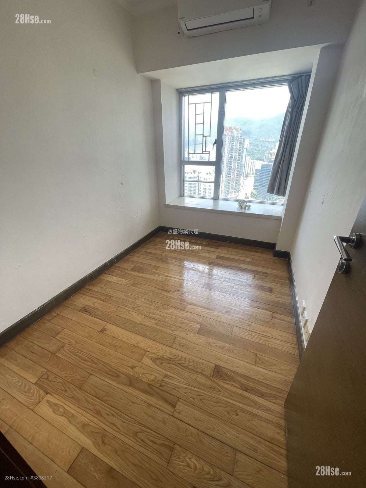 Billionnaire Royale Sell 3 Bedrooms , 2 Bathrooms 887 ft²