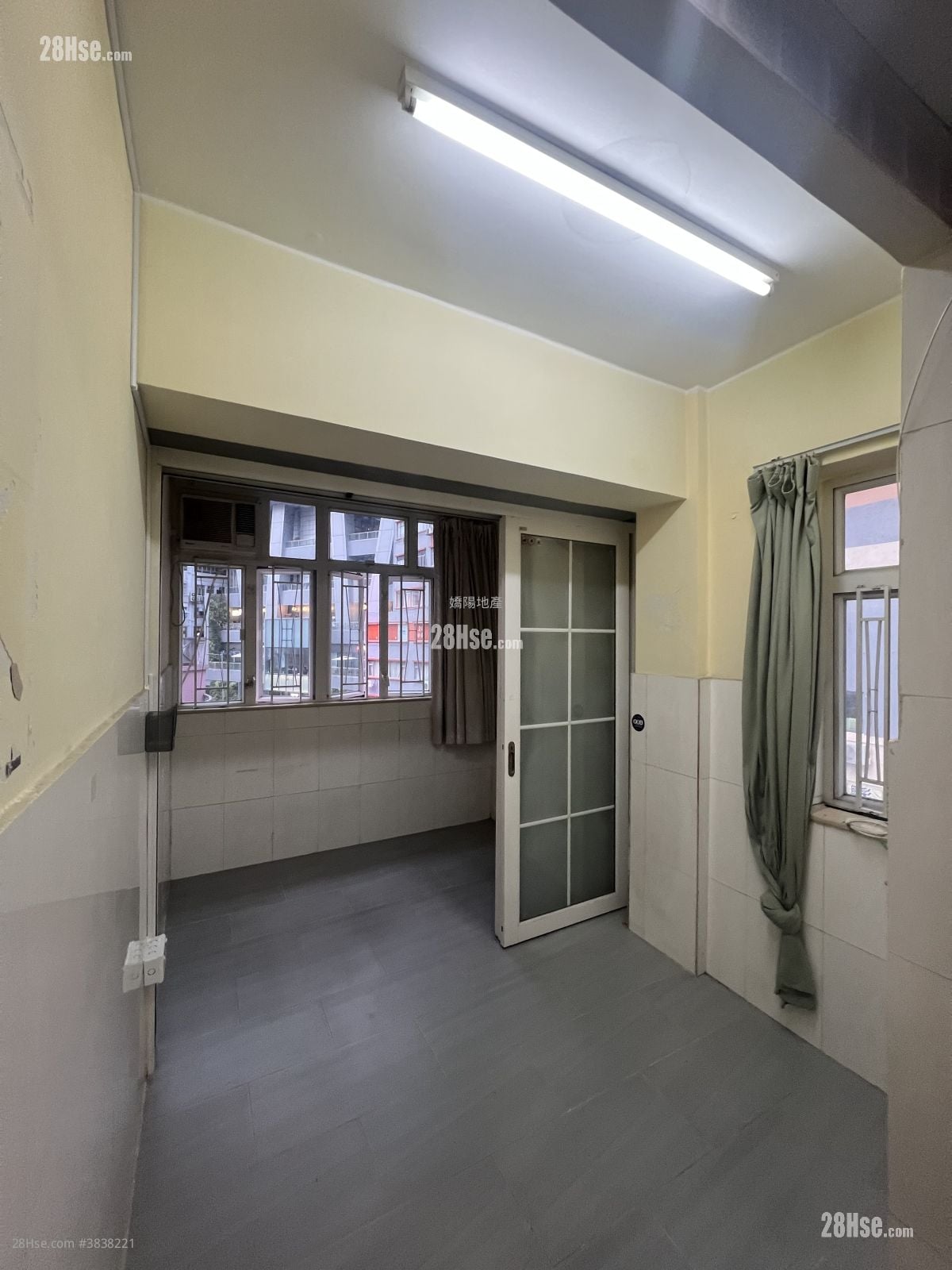 Yue Fu Mansion Sell 3 Bedrooms , 3 Bathrooms 452 ft²