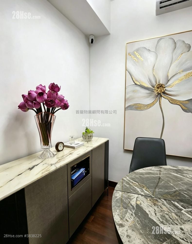 Serenade Rental 3 Bedrooms , 2 Bathrooms 788 ft²