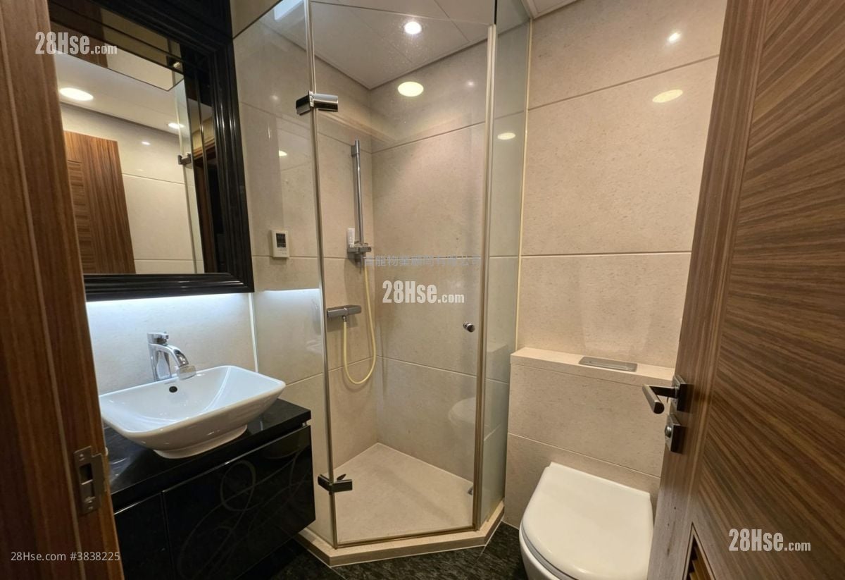 Serenade Rental 3 Bedrooms , 2 Bathrooms 788 ft²