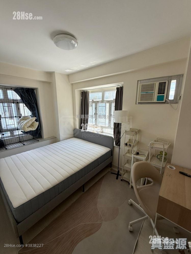 Lucky Plaza Sell 3 Bedrooms , 1 Bathroom 505 ft²