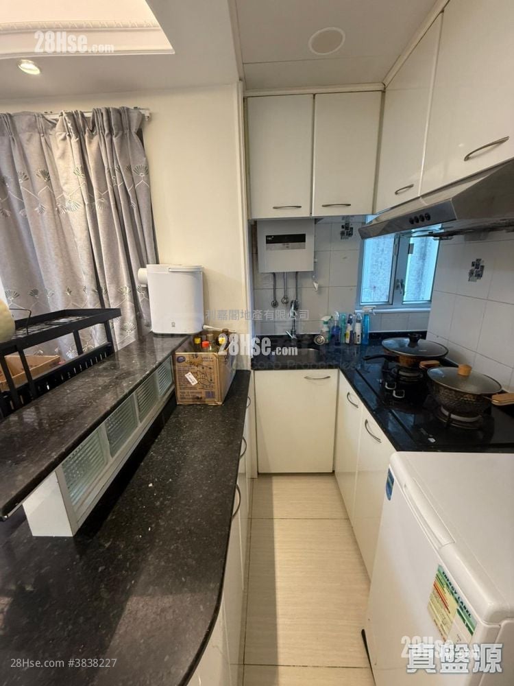 Lucky Plaza Sell 3 Bedrooms , 1 Bathroom 505 ft²
