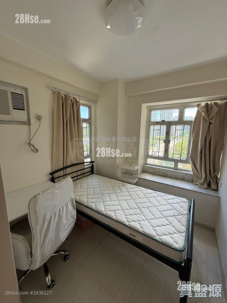 Lucky Plaza Sell 3 Bedrooms , 1 Bathroom 505 ft²