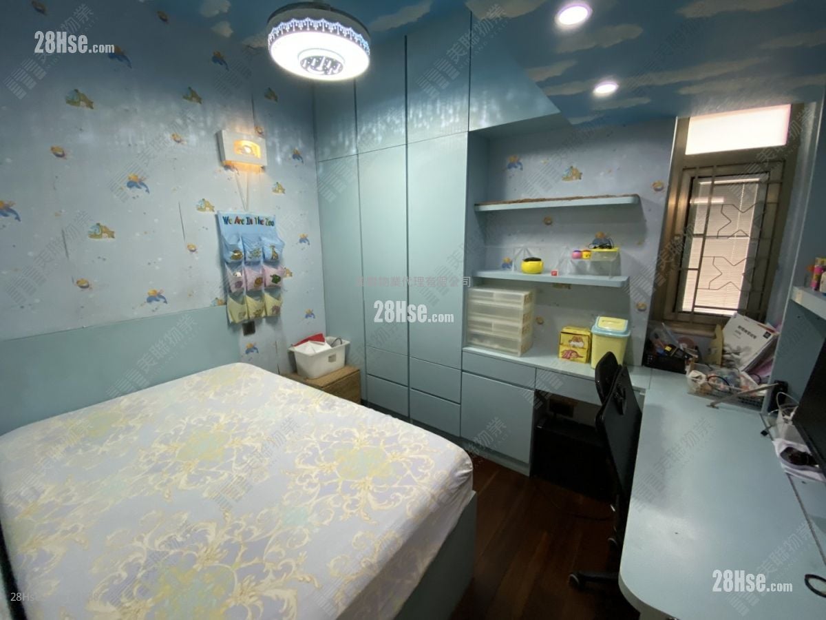 Gallant Court Sell 3 Bedrooms , 3 Bathrooms 1,292 ft²