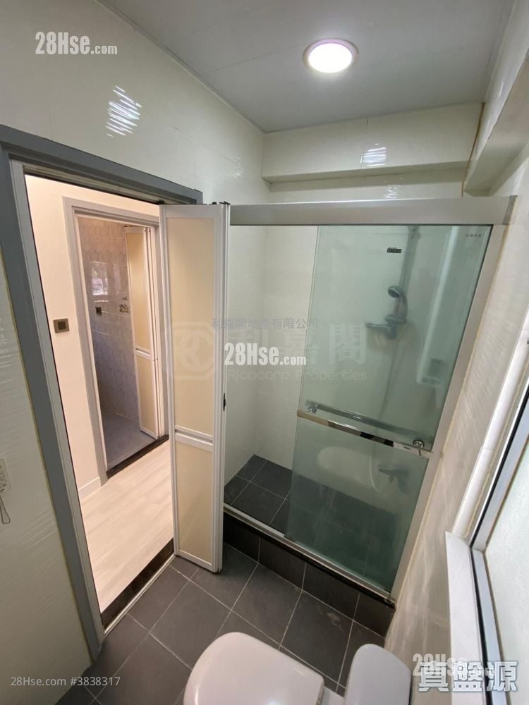Mayfair Gardens Sell 2 Bedrooms , 1 Bathroom 401 ft²