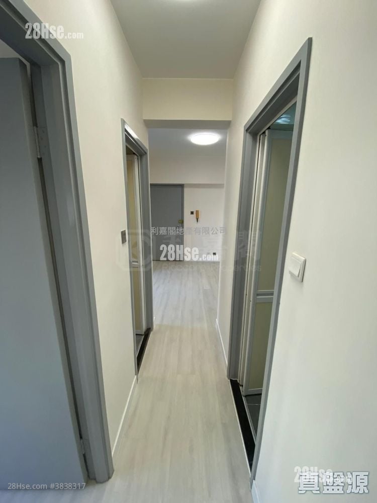 Mayfair Gardens Sell 2 Bedrooms , 1 Bathroom 401 ft²