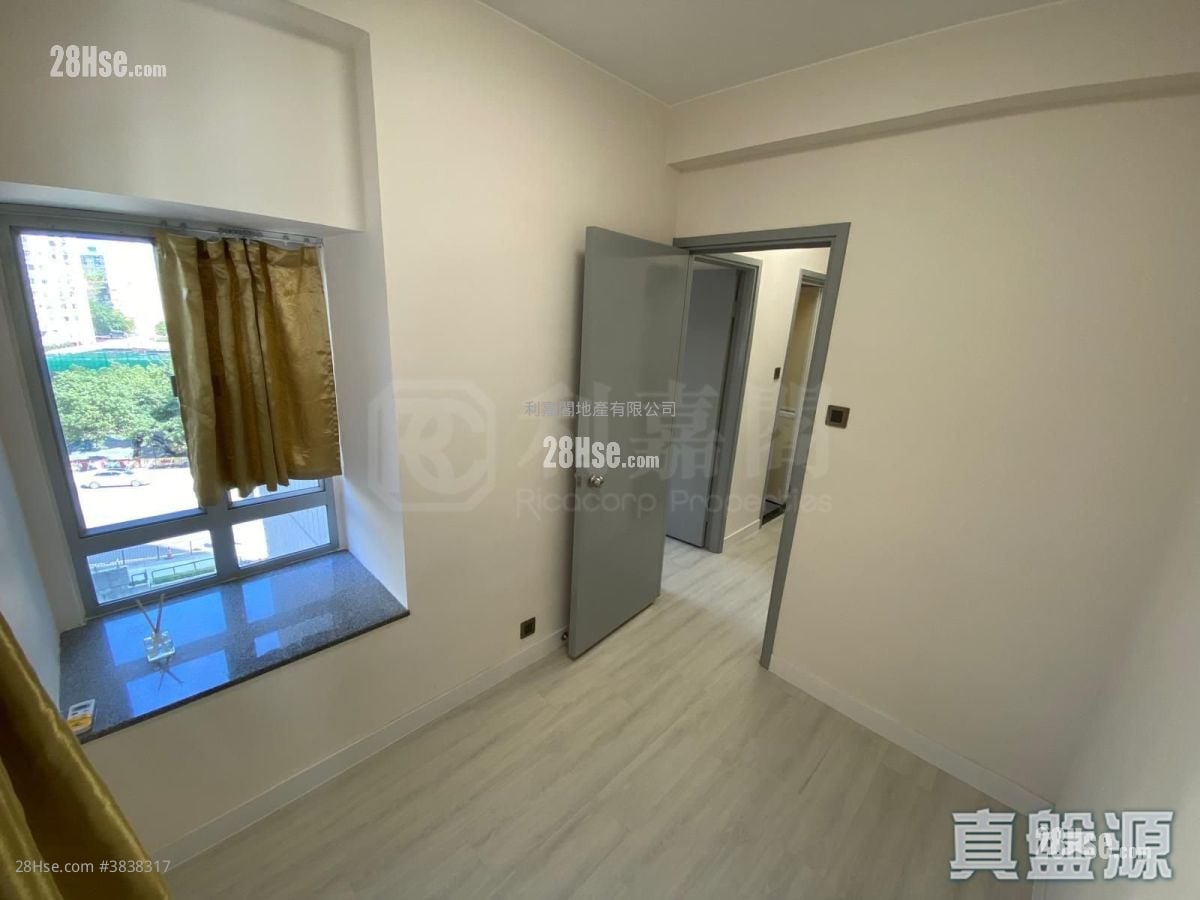 Mayfair Gardens Sell 2 Bedrooms , 1 Bathroom 401 ft²