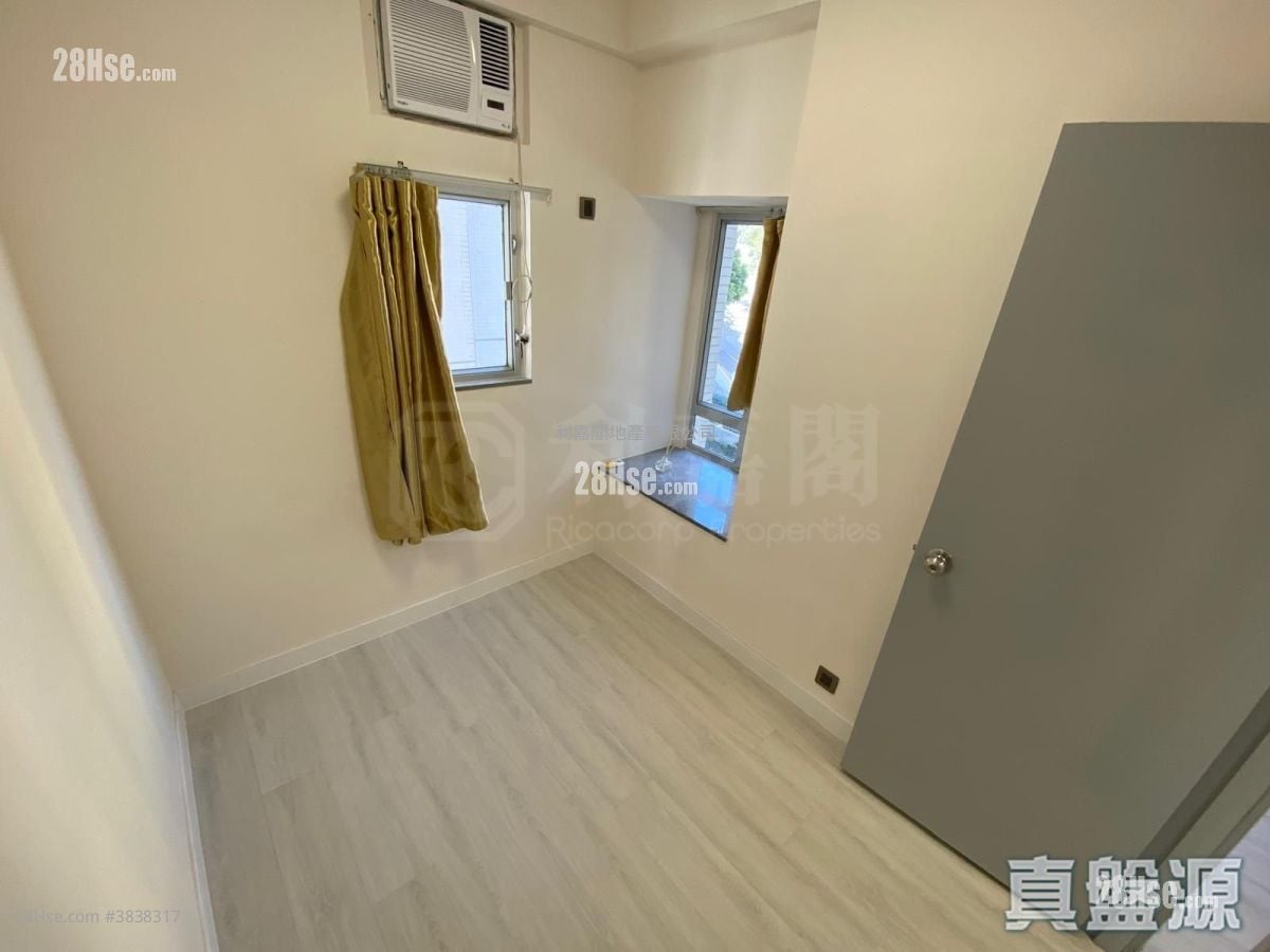 Mayfair Gardens Sell 2 Bedrooms , 1 Bathroom 401 ft²