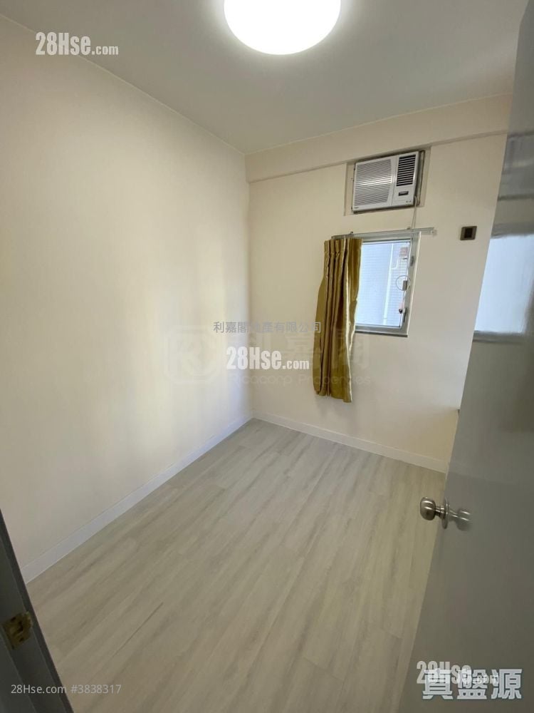 Mayfair Gardens Sell 2 Bedrooms , 1 Bathroom 401 ft²