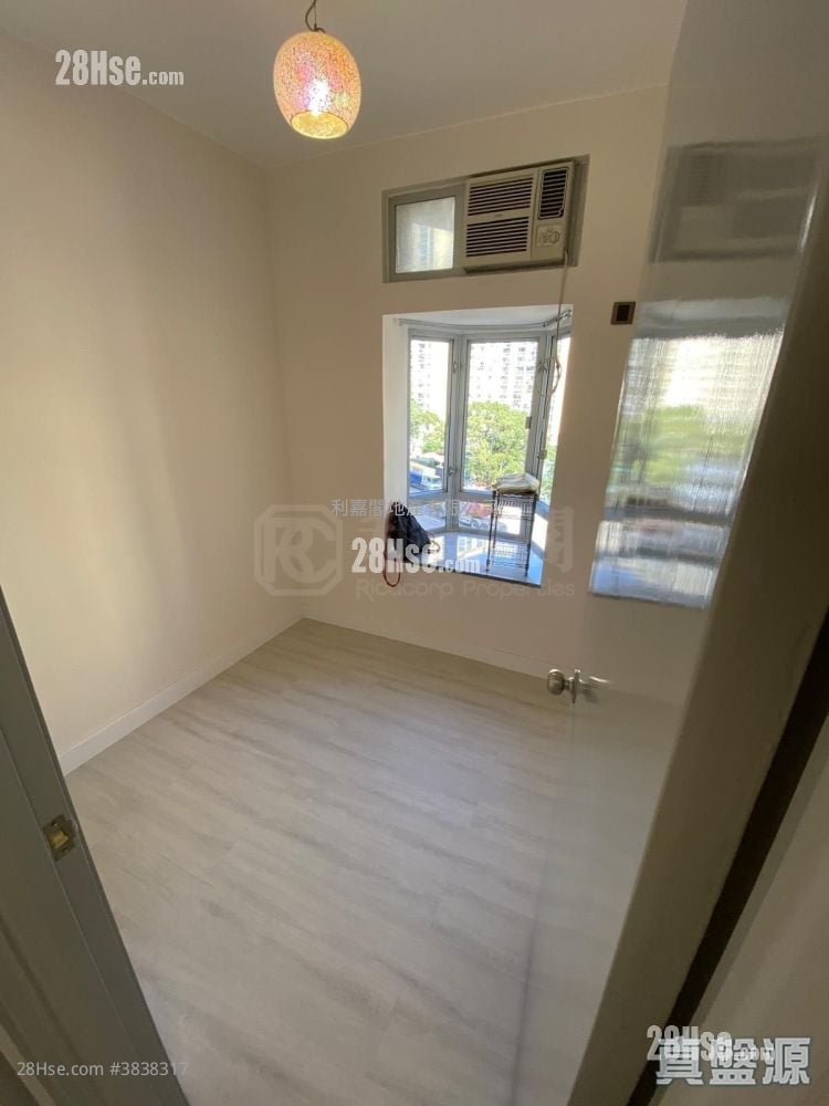 Mayfair Gardens Sell 2 Bedrooms , 1 Bathroom 401 ft²