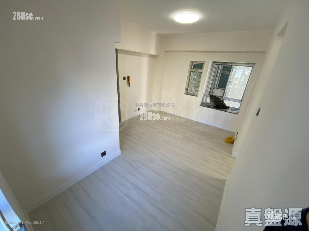 Mayfair Gardens Sell 2 Bedrooms , 1 Bathroom 401 ft²