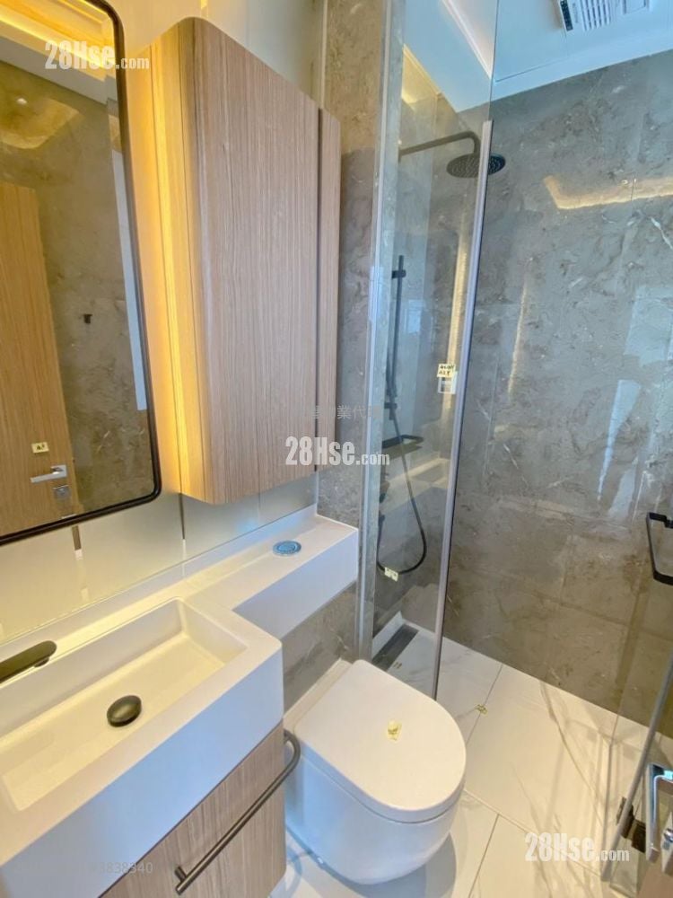 The Vantage Sell 2 Bedrooms , 2 Bathrooms 425 ft²