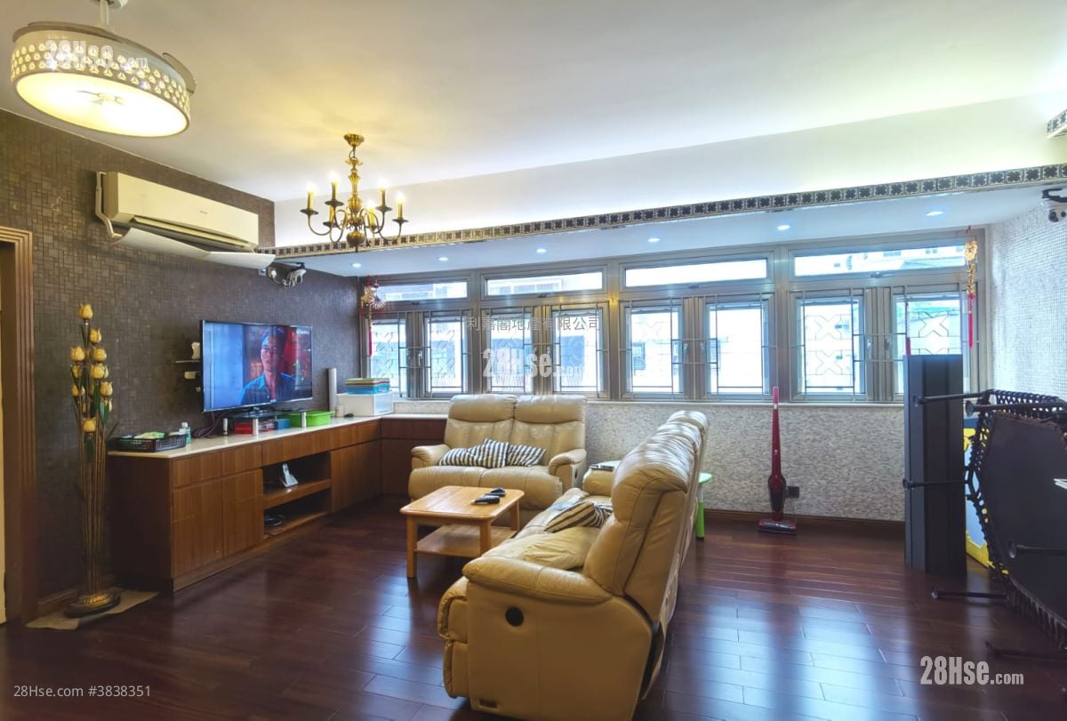 Gallant Court Sell 4 Bedrooms , 3 Bathrooms 1,292 ft²