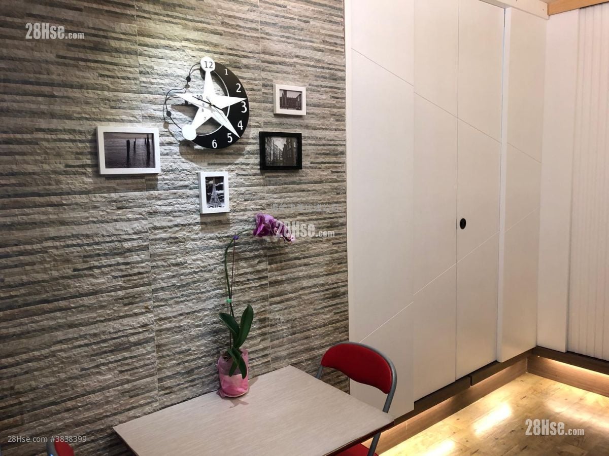 Bou Lee Building Sell 2 Bedrooms , 1 Bathroom 281 ft²