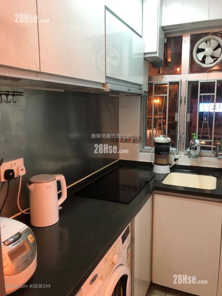 Bou Lee Building Sell 2 Bedrooms , 1 Bathroom 281 ft²