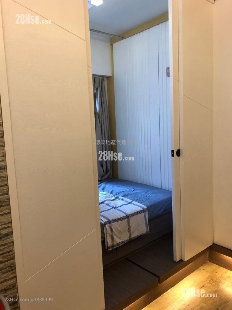 Bou Lee Building Sell 2 Bedrooms , 1 Bathroom 281 ft²