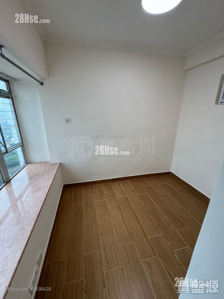 Kingswood Villas Sell 2 Bedrooms 449 ft²