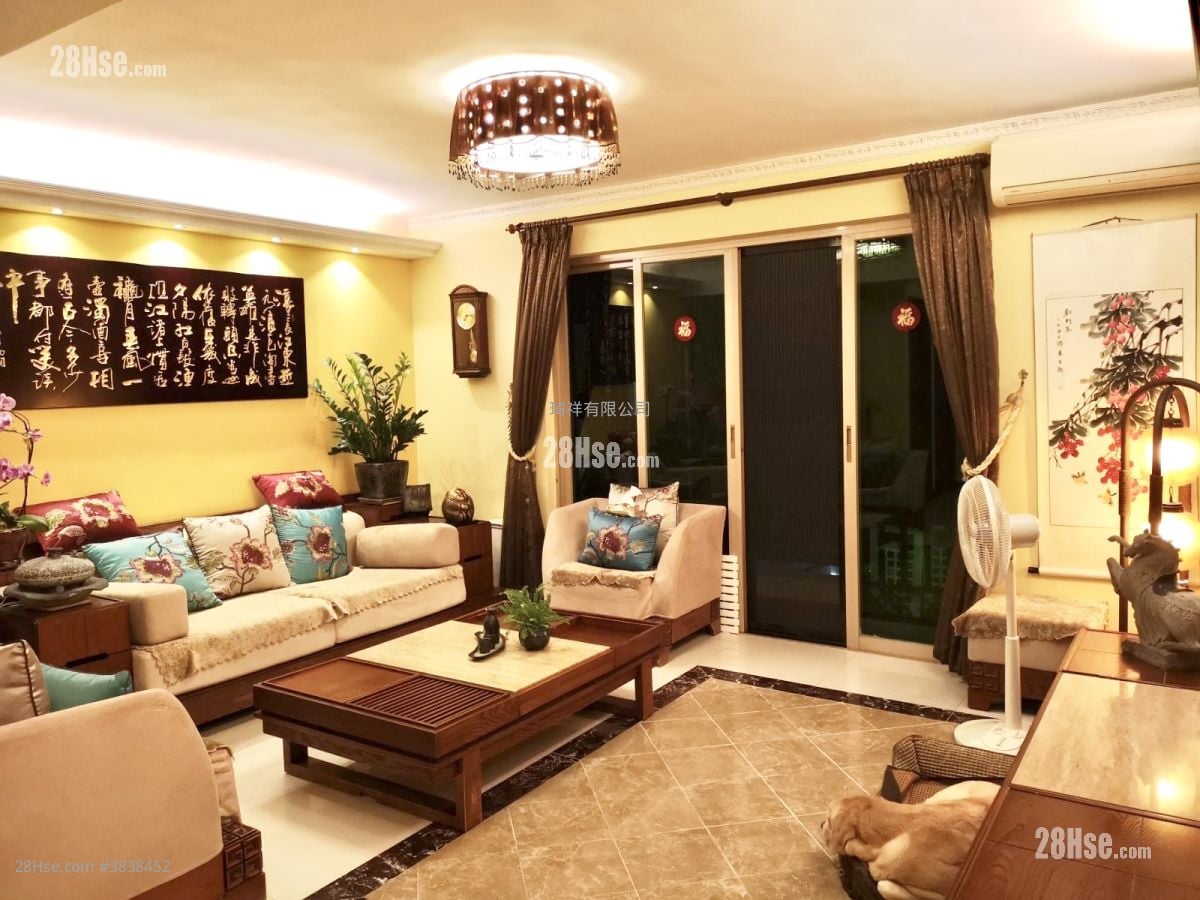 Village Sell 1,200 ft²