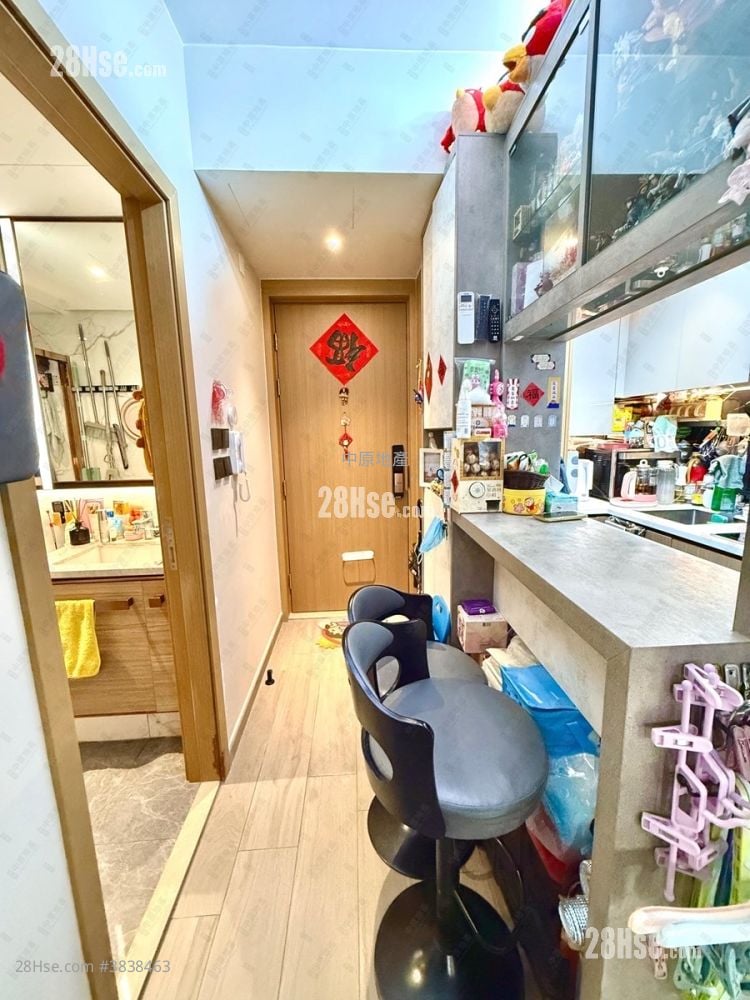 living room: Sol City Sell 1 Bedroom , 1 Bathroom 323 ft²