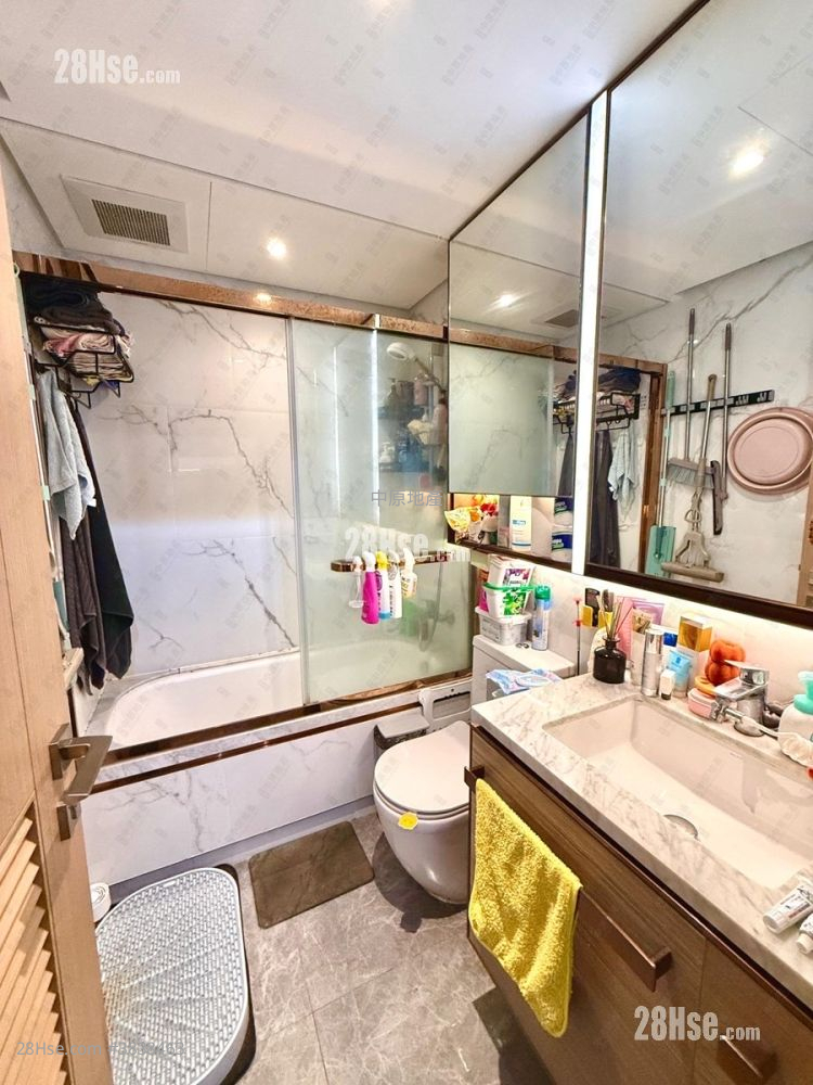 bathroom: Sol City Sell 1 Bedroom , 1 Bathroom 323 ft²