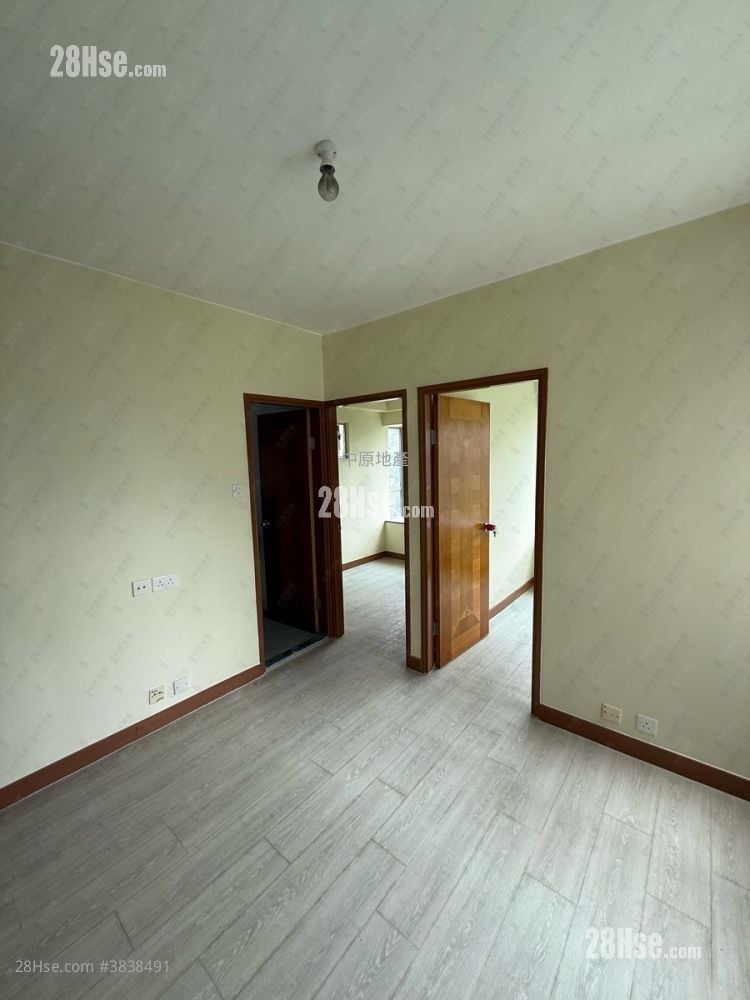 living room: Elegance Gardens Sell 2 Bedrooms 335 ft²