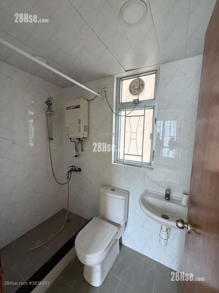 bathroom: Elegance Gardens Sell 2 Bedrooms 335 ft²