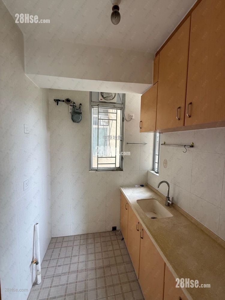 kitchen: Elegance Gardens Sell 2 Bedrooms 335 ft²