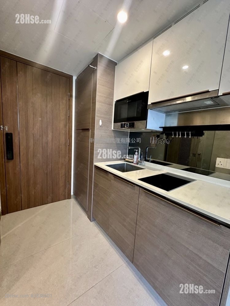 Aurora Sell Studio 218 ft²