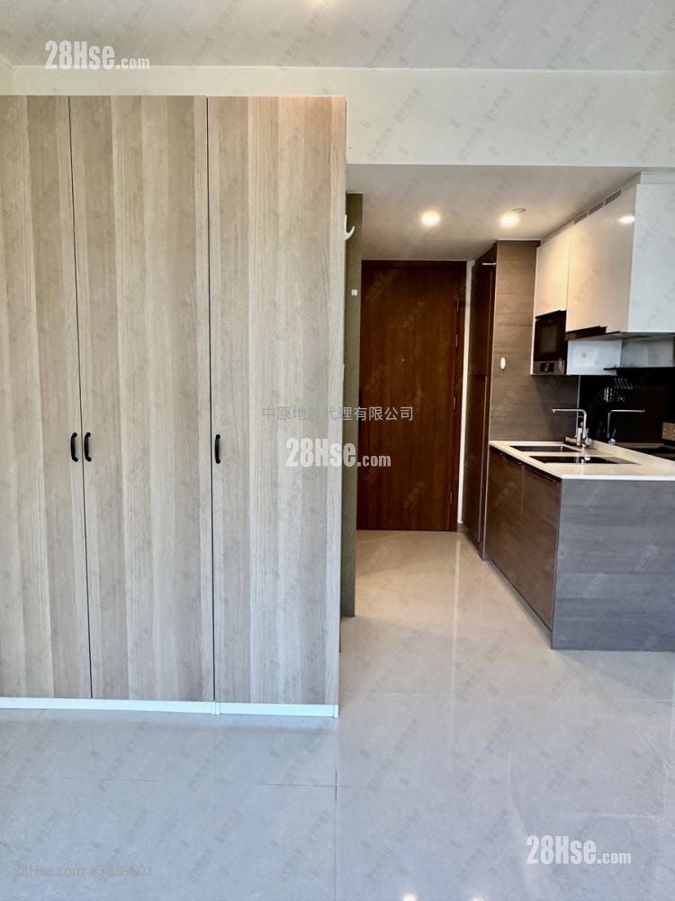 Aurora Sell Studio 218 ft²