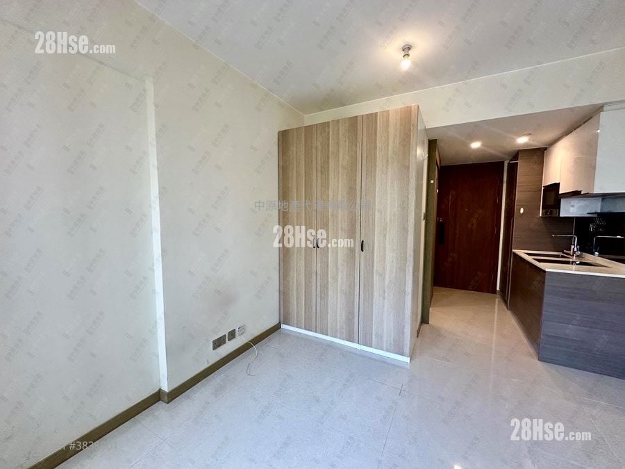 Aurora Sell Studio 218 ft²