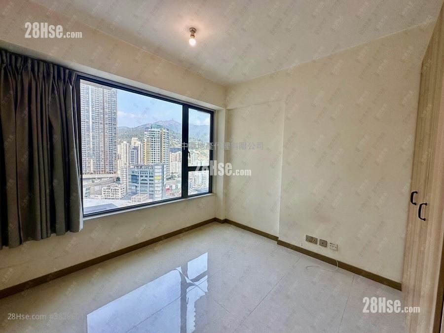 Aurora Sell Studio 218 ft²