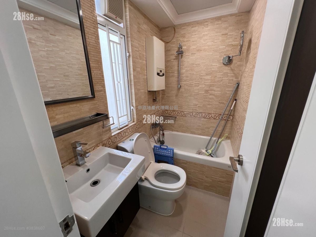 Kam Wah Garden Sell 2 Bedrooms 353 ft²