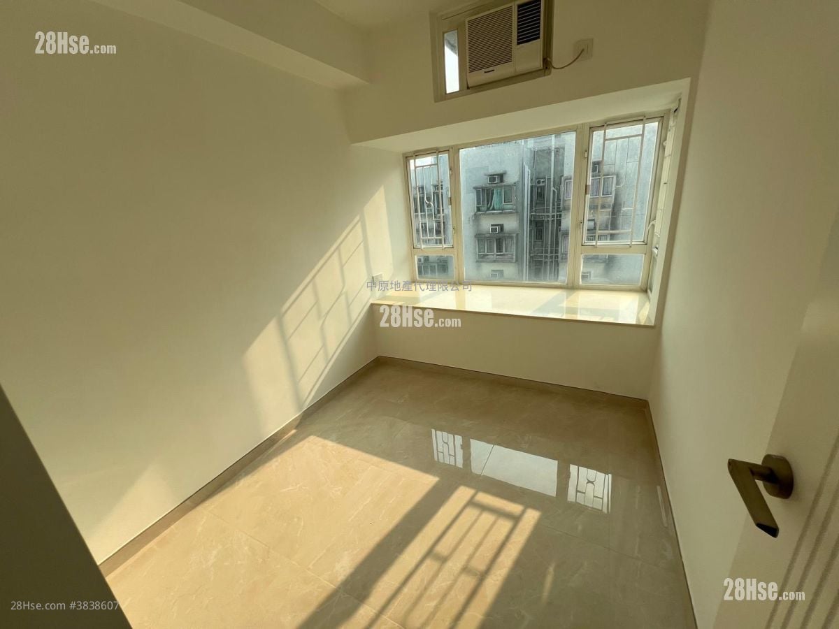 Kam Wah Garden Sell 2 Bedrooms 353 ft²