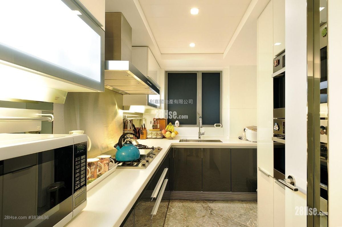 Riva Sell 4 Bedrooms , 3 Bathrooms 1,087 ft²
