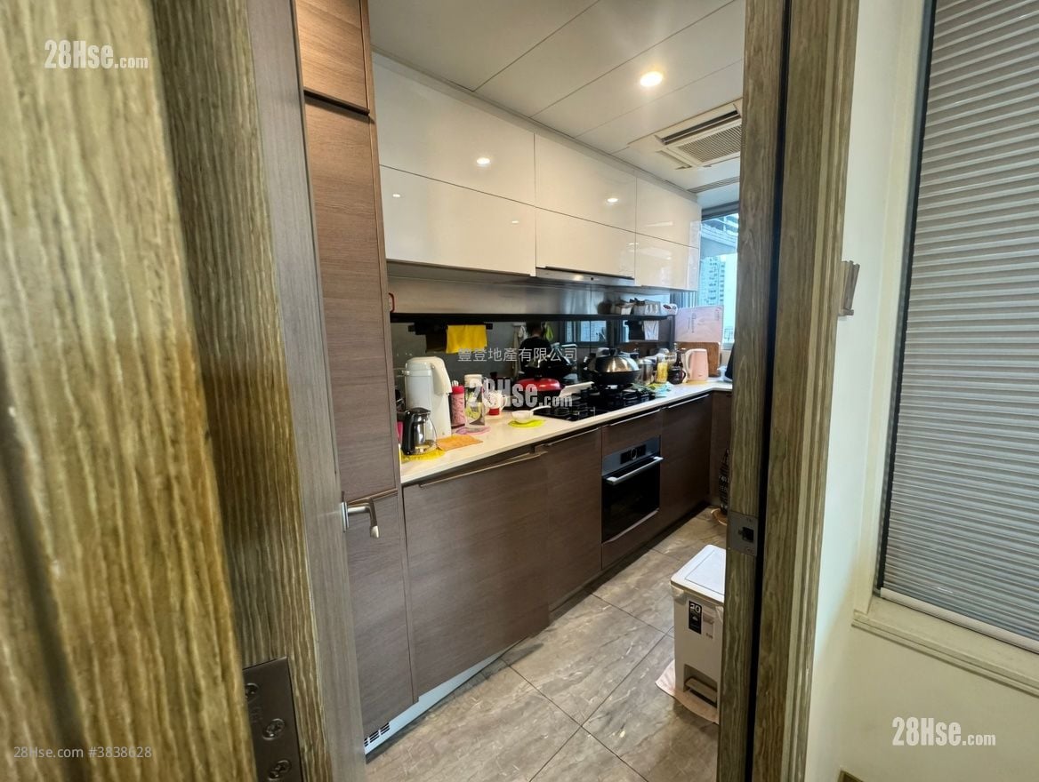 Aurora Sell 803 ft²