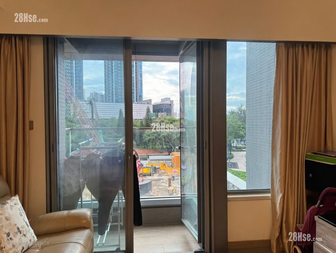 Aurora Sell 803 ft²