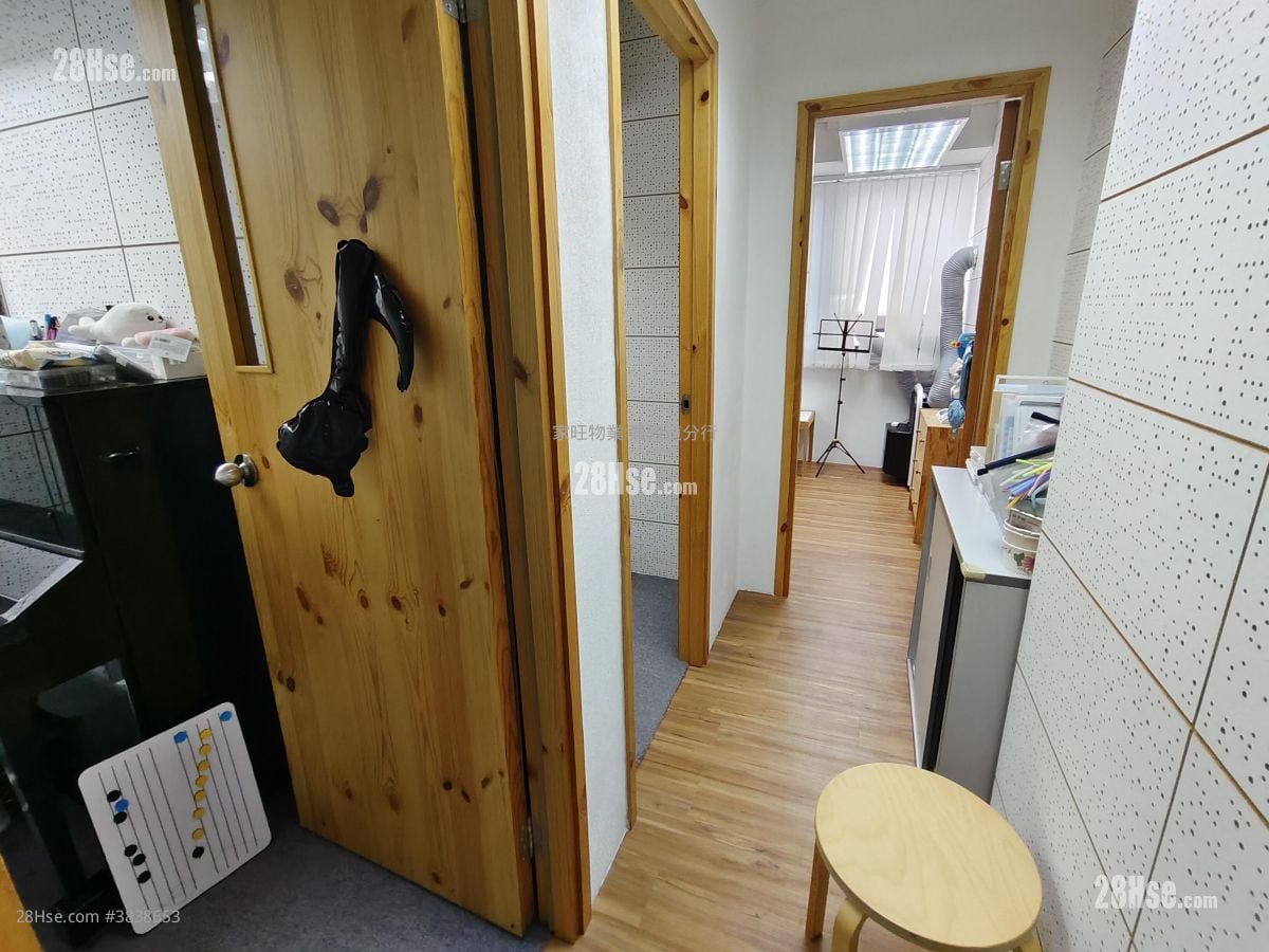Summit Insurance Building Rental 4 Bedrooms , 1 Toilet