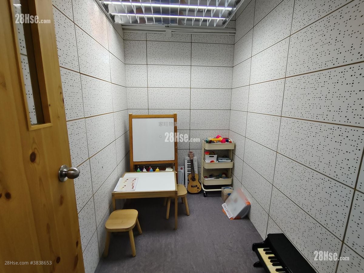 Summit Insurance Building Rental 4 Bedrooms , 1 Toilet