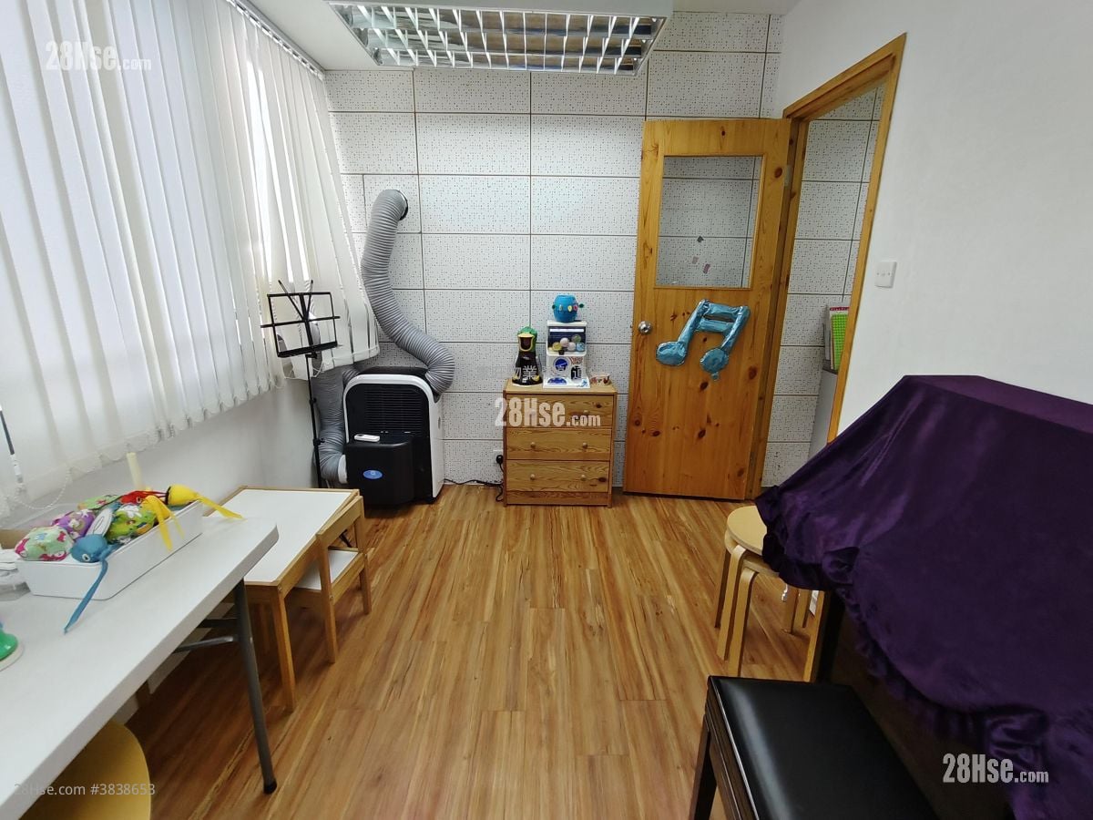 Summit Insurance Building Rental 4 Bedrooms , 1 Toilet