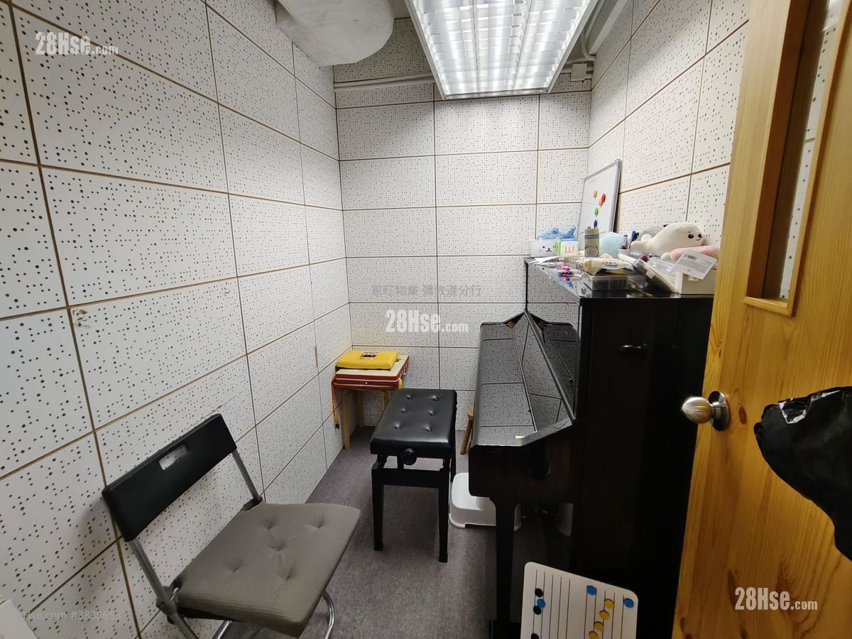 Summit Insurance Building Rental 4 Bedrooms , 1 Toilet